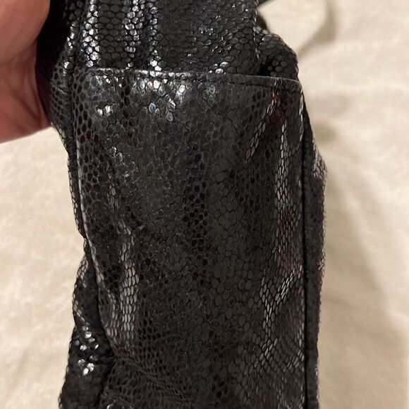 Fabulous preloved handbag 4 outside pockets adjustable strap 1 inside pocket GUC - Picture 7 of 14